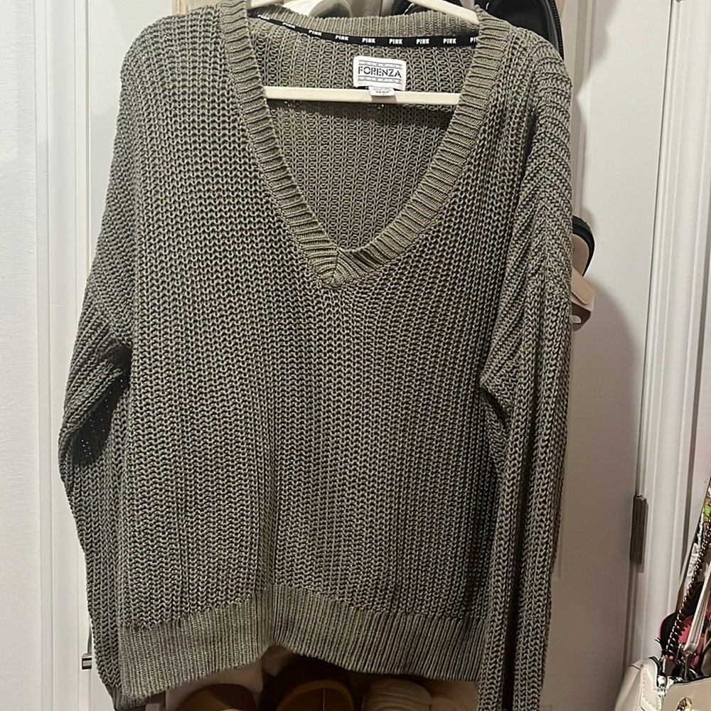 Vs pink Green cable knit v neck sweater